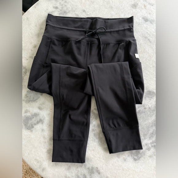 Vuori Black Daily Pocket Leggings, XL - Worn Once - Picture 3 of 4